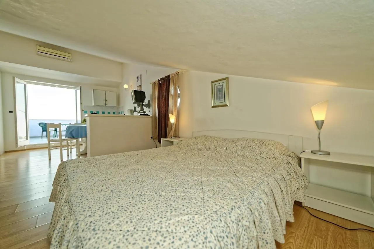 Apartments Udovicic Hh Guest house Medulin