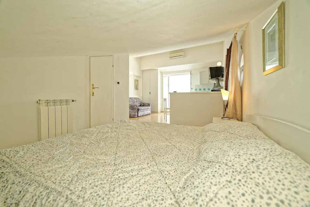 Apartments Udovicic Hh Medulin