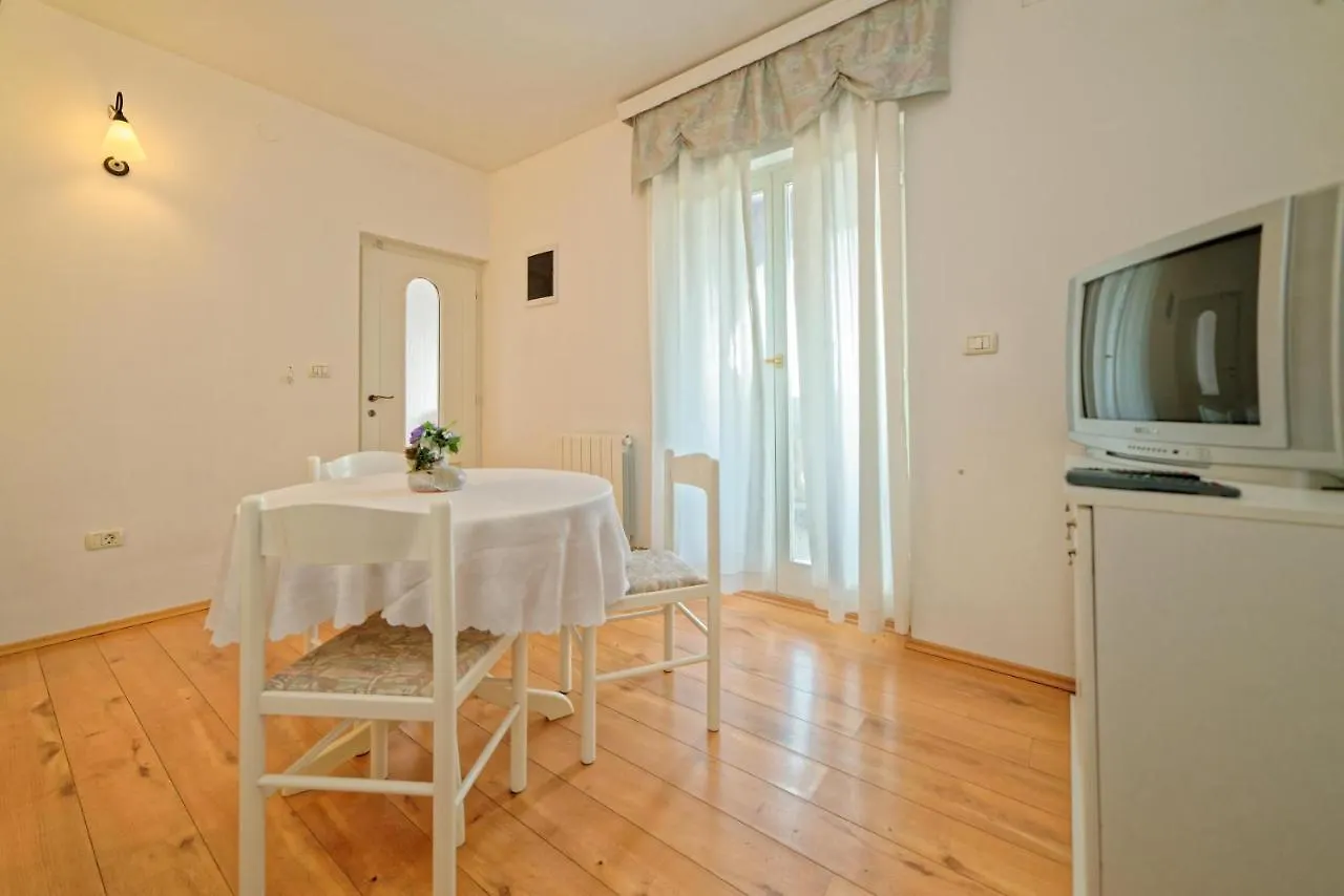 Apartments Udovicic Hh 3*, Medulin