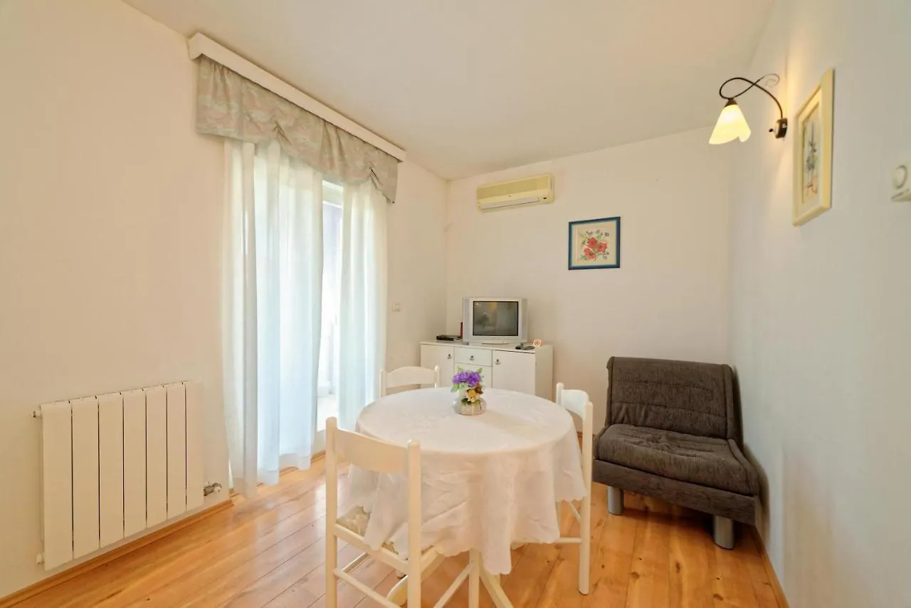 Apartments Udovicic Hh Guest house Medulin