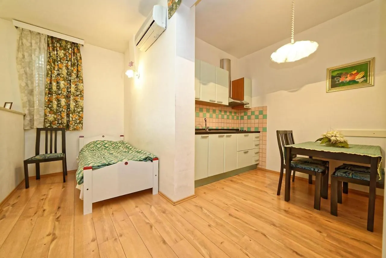 Apartments Udovicic Hh Croatia