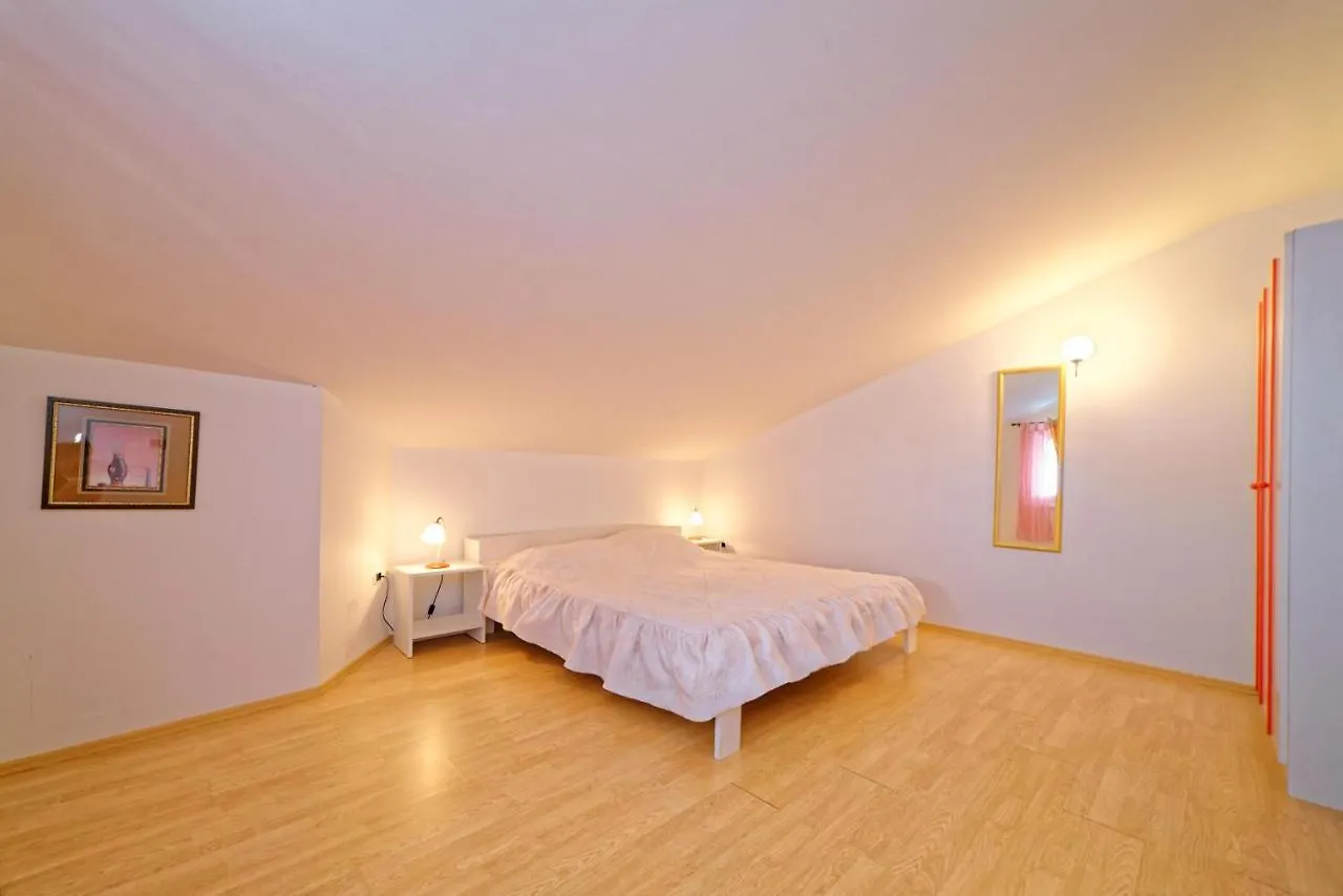Apartments Udovicic Hh Medulin